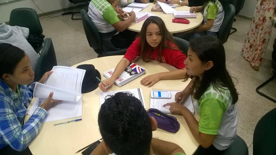 Photo 12. Studying English by active learning at Porto Velho. Photographer: Antonio Santos Jr. 