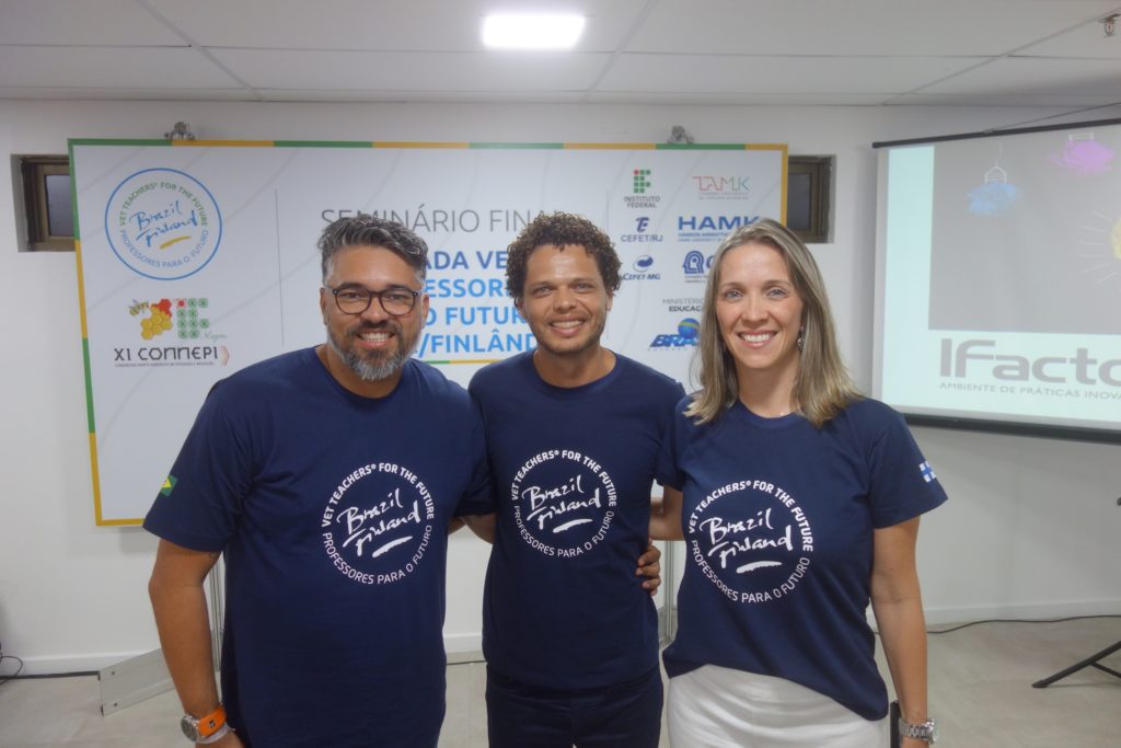 Photo 3. Wlamir Soares (on the left) Flavio Lopes and Paula Schlemper de Oliveira developed new digital and physical learning environments. 