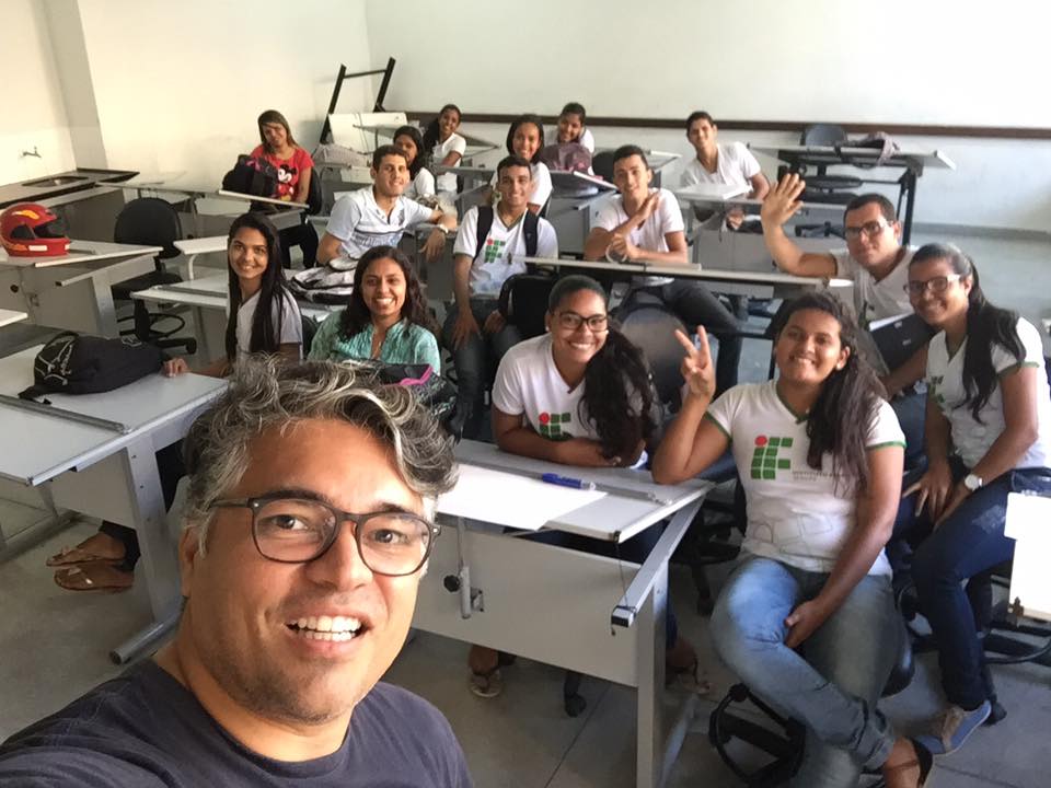 Photo 13. Teacher Wlamir Soares with his students at Campus Lagarto, Sergipe.