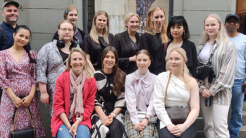 A group of students and lecturer in front of the Studio Hejne in Stockholm